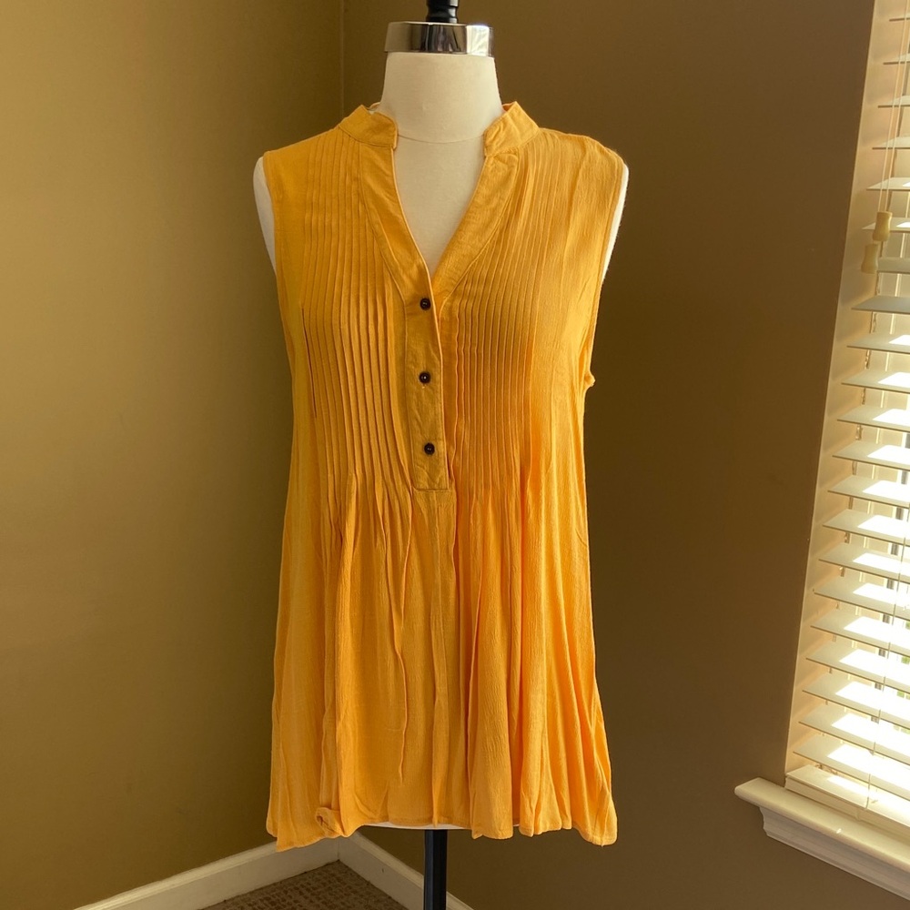 NWT Yellow Sleeveless Pleated Top‎